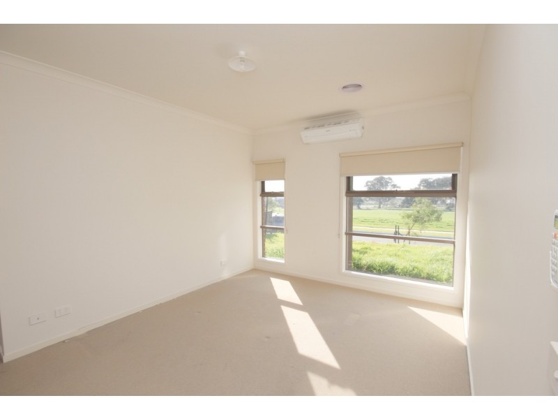 8 Season Way, Craigieburn VIC 3064