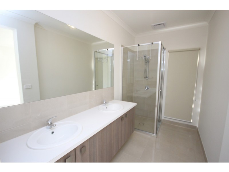 8 Season Way, Craigieburn VIC 3064