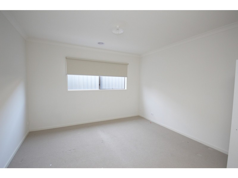 8 Season Way, Craigieburn VIC 3064