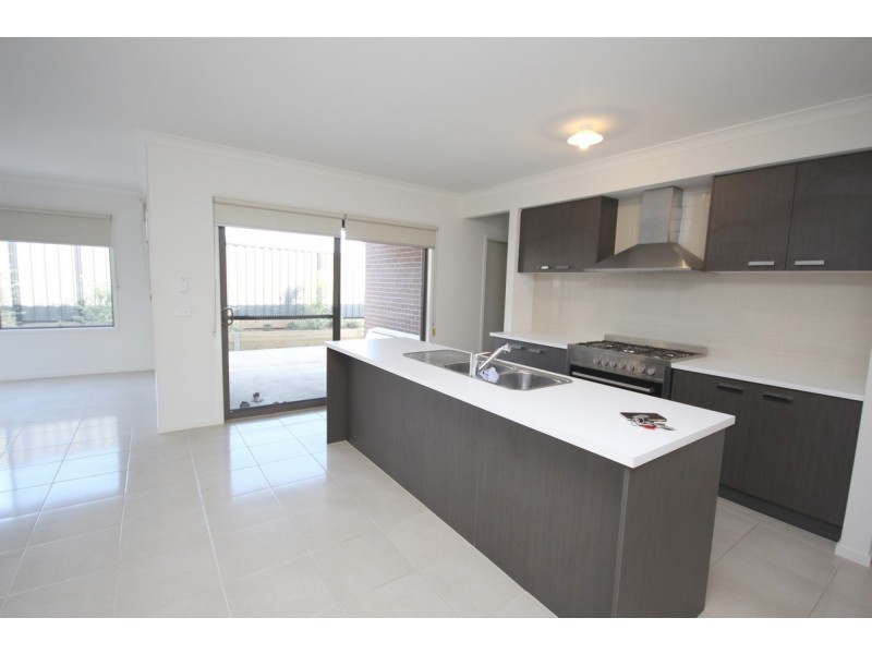 8 Season Way, Craigieburn VIC 3064