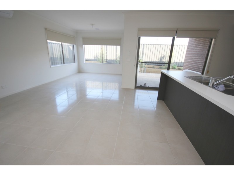 8 Season Way, Craigieburn VIC 3064