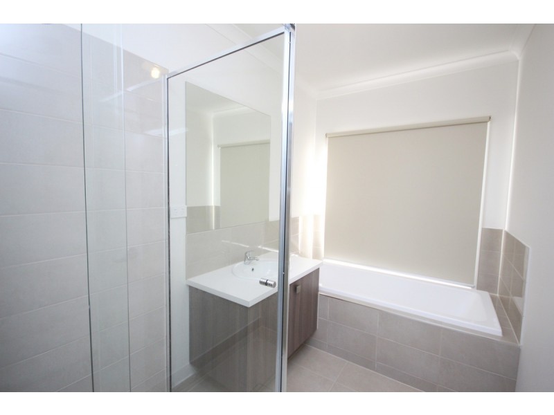 8 Season Way, Craigieburn VIC 3064