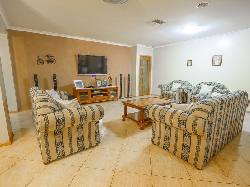 17 Villawood Avenue, Roxburgh Park VIC 3064