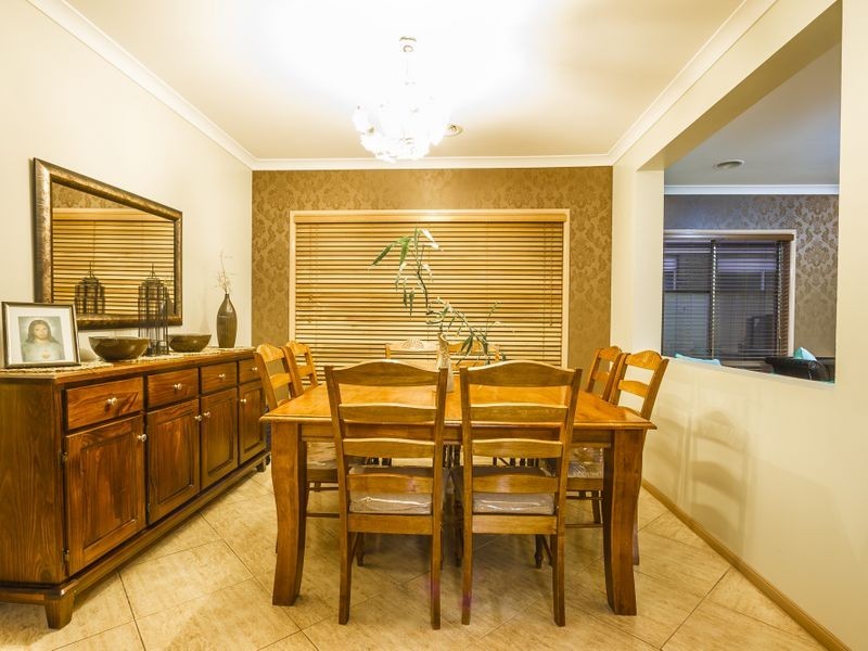 17 Villawood Avenue, Roxburgh Park VIC 3064