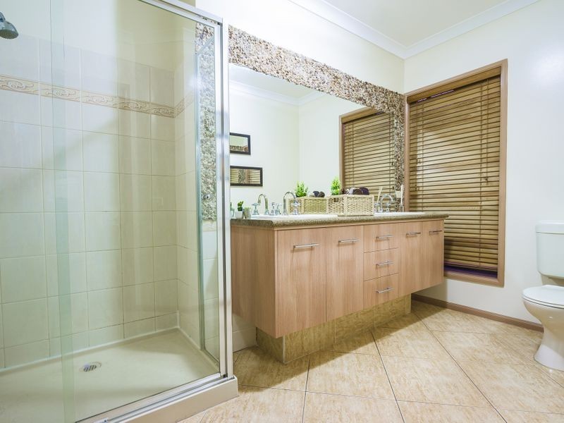 17 Villawood Avenue, Roxburgh Park VIC 3064