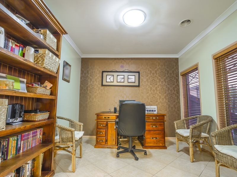 17 Villawood Avenue, Roxburgh Park VIC 3064