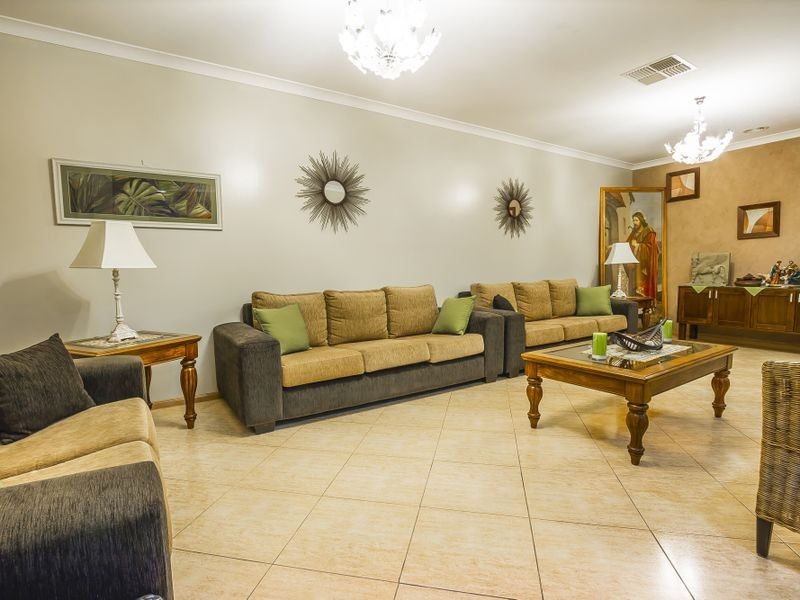 17 Villawood Avenue, Roxburgh Park VIC 3064