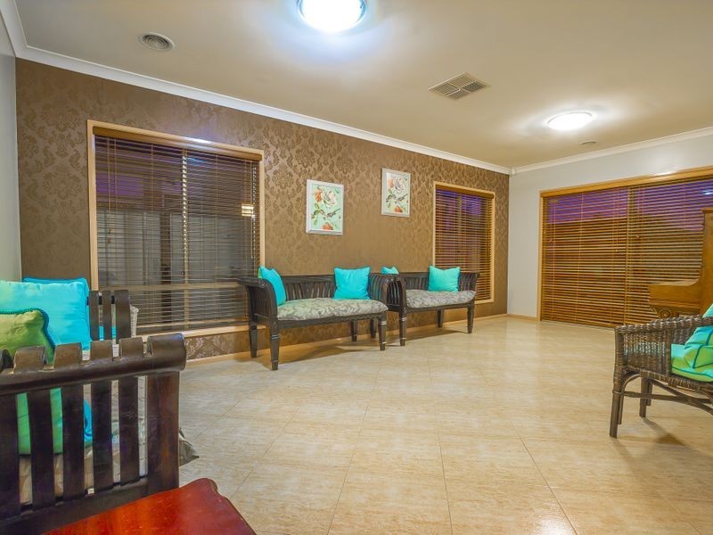 17 Villawood Avenue, Roxburgh Park VIC 3064