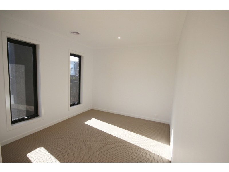 4 Cyan Walk, Craigieburn VIC 3064
