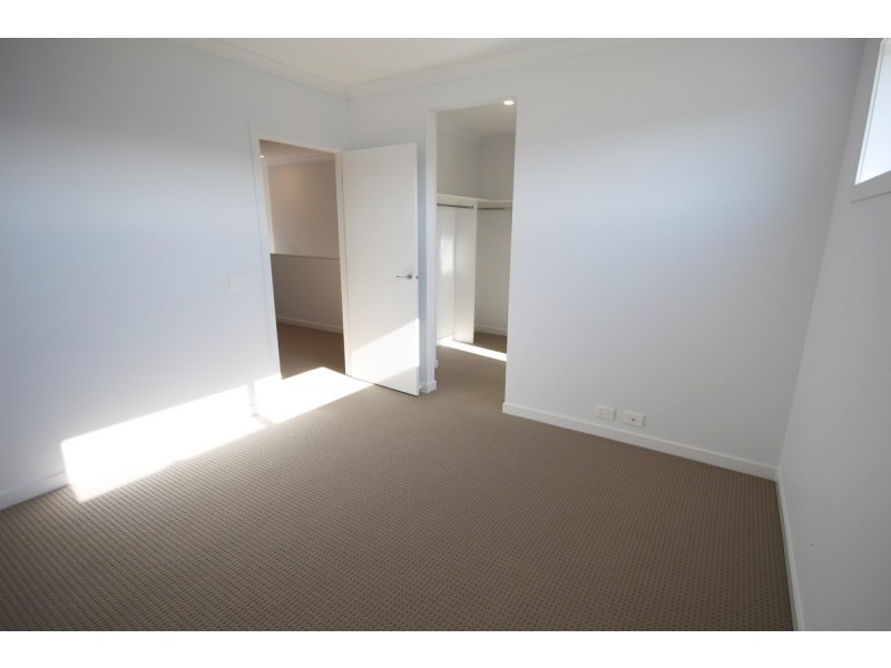 4 Cyan Walk, Craigieburn VIC 3064
