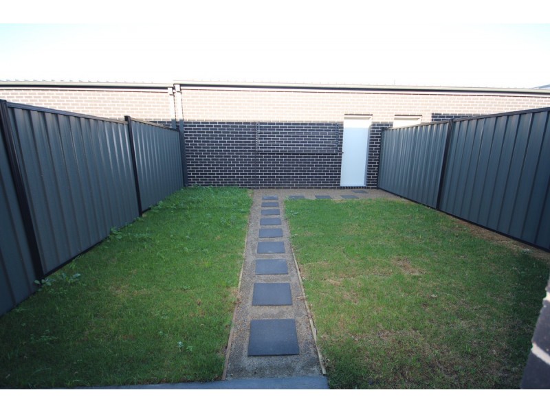 4 Cyan Walk, Craigieburn VIC 3064