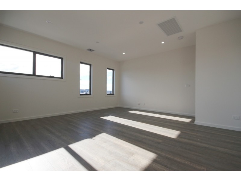 1 Altamont Road, Craigieburn VIC 3064