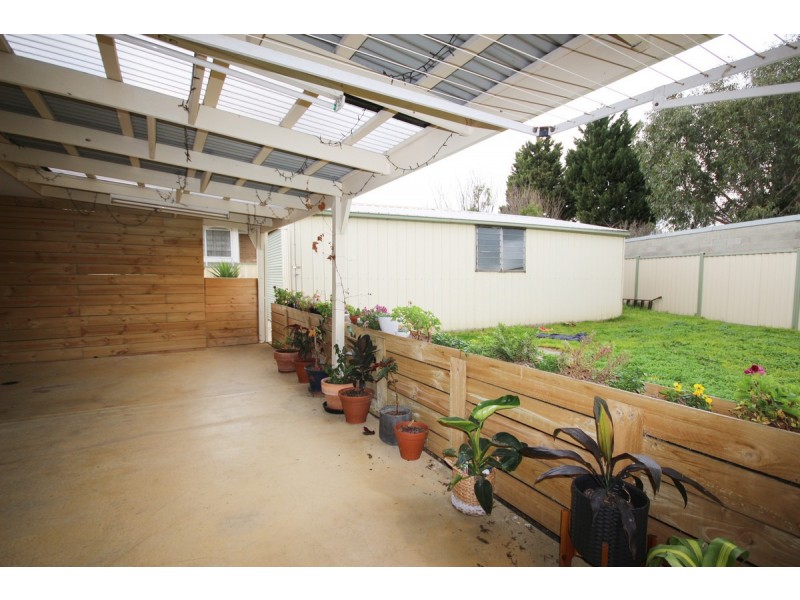 27 Karnak Crescent, Coolaroo VIC 3048