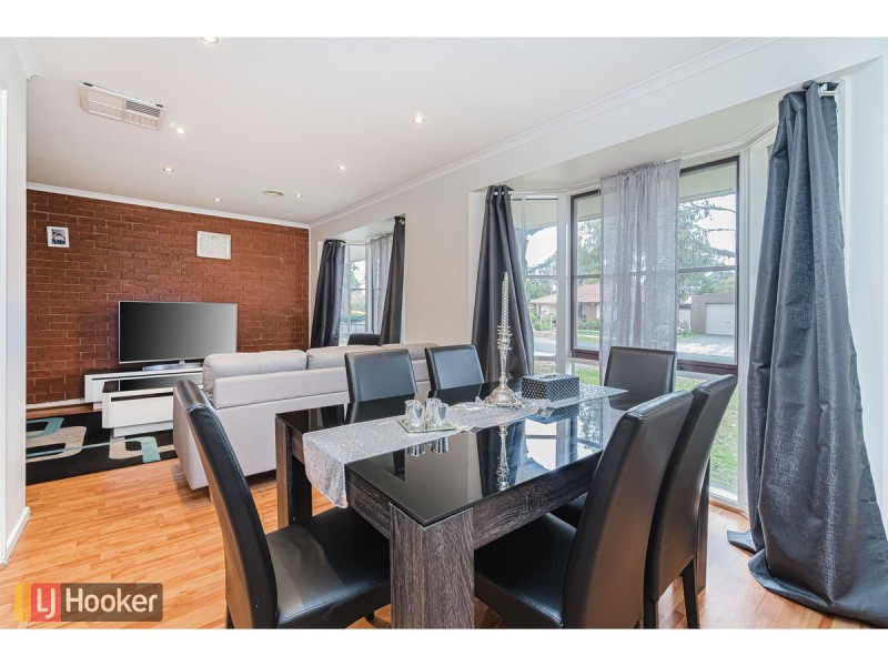11 Banbury Crescent, Craigieburn VIC 3064