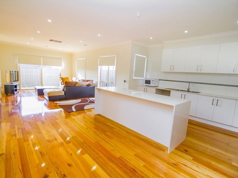 17 Fermont Avenue, Craigieburn VIC 3064