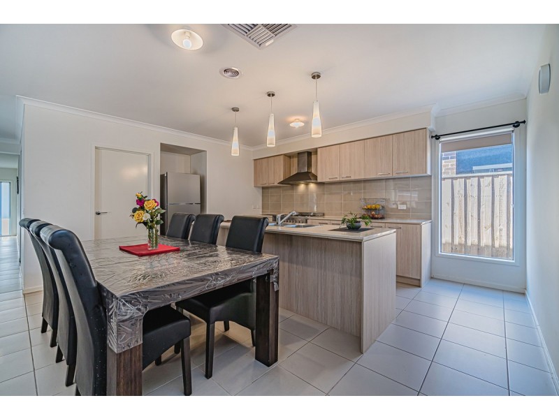 16 Degraves Street, Mickleham VIC 3064