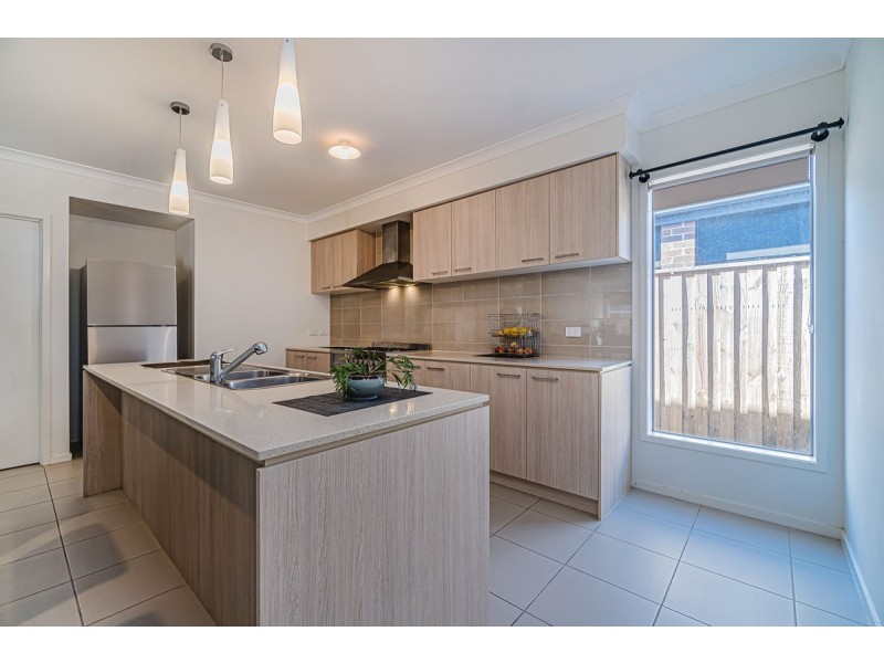 16 Degraves Street, Mickleham VIC 3064