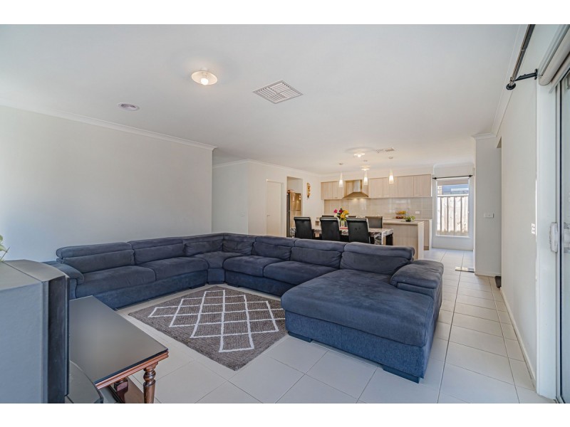 16 Degraves Street, Mickleham VIC 3064
