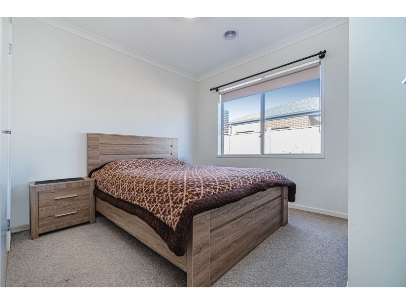 16 Degraves Street, Mickleham VIC 3064