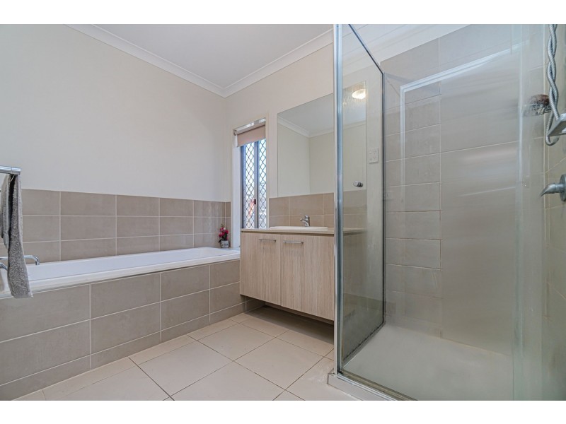 16 Degraves Street, Mickleham VIC 3064