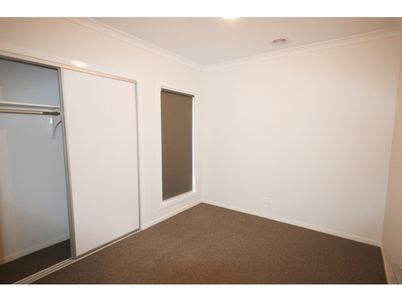 18 Hockley Avenue, Mickleham VIC 3064