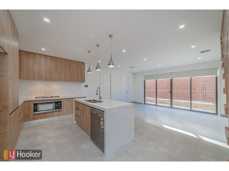 104 Gallantry Avenue, Craigieburn VIC 3064