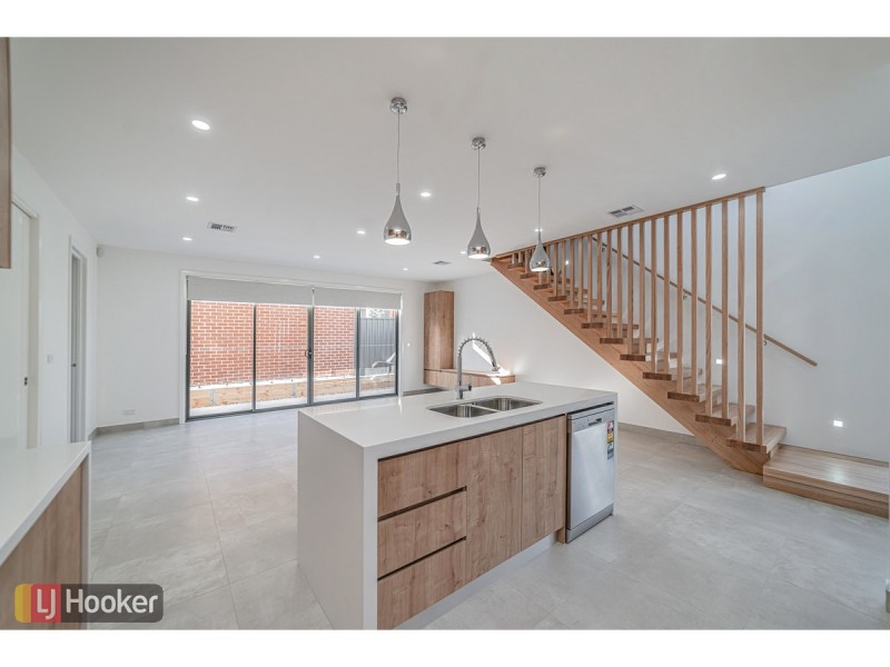 104 Gallantry Avenue, Craigieburn VIC 3064