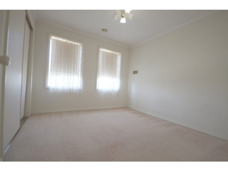 4 McNamara Avenue, Roxburgh Park VIC 3064