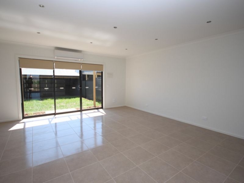 64 Baronial Way, Craigieburn VIC 3064