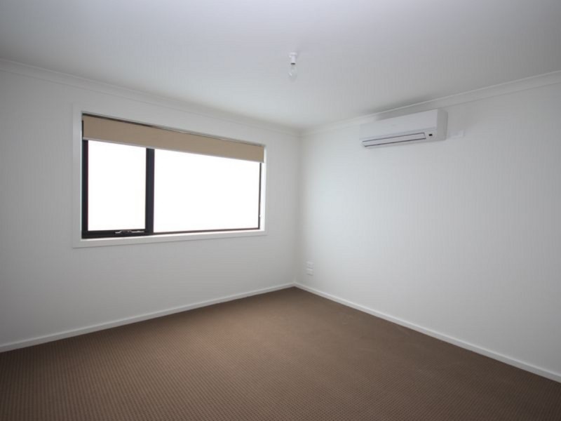 64 Baronial Way, Craigieburn VIC 3064