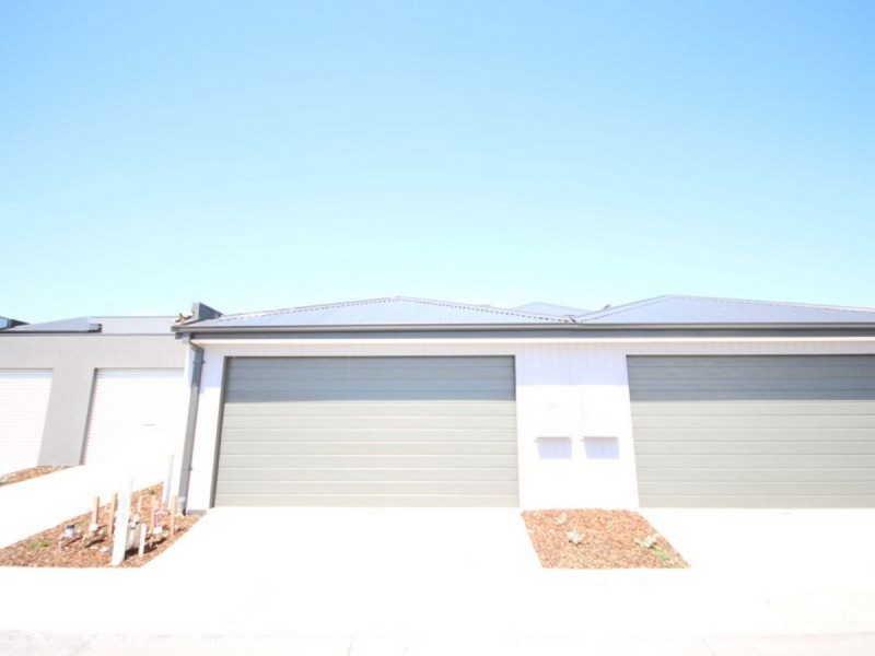 64 Baronial Way, Craigieburn VIC 3064