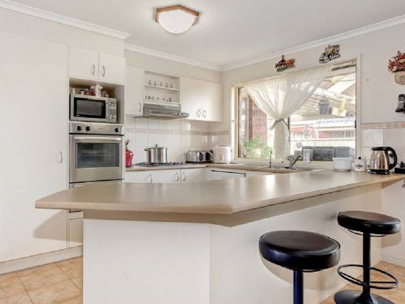 8 Bertrand Court, Craigieburn VIC 3064