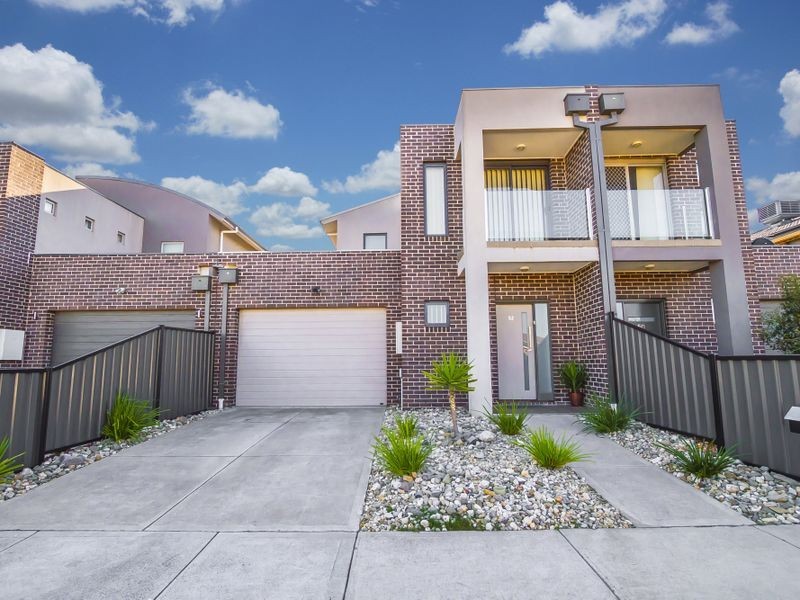 52 Coronet Avenue, Roxburgh Park VIC 3064