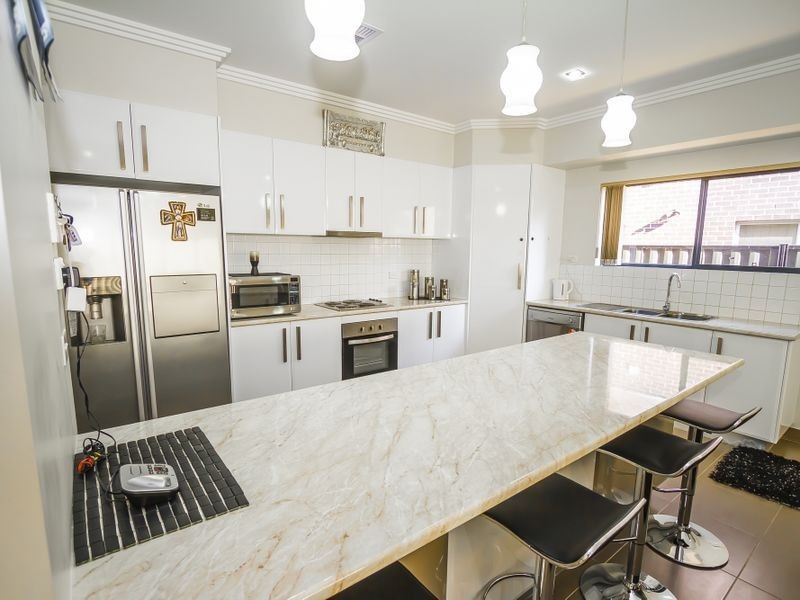 52 Coronet Avenue, Roxburgh Park VIC 3064