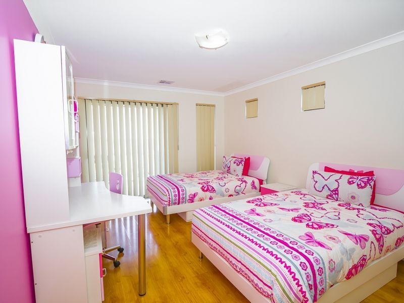 52 Coronet Avenue, Roxburgh Park VIC 3064