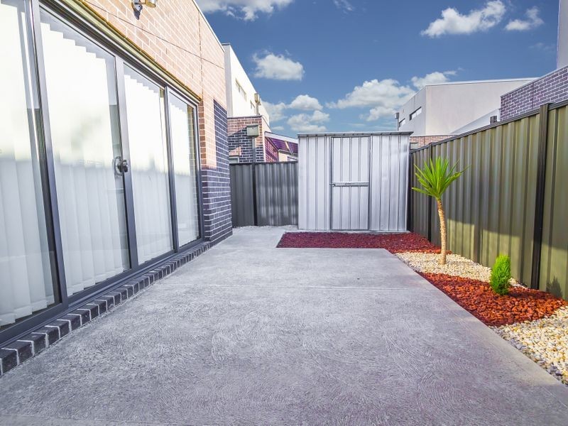 52 Coronet Avenue, Roxburgh Park VIC 3064