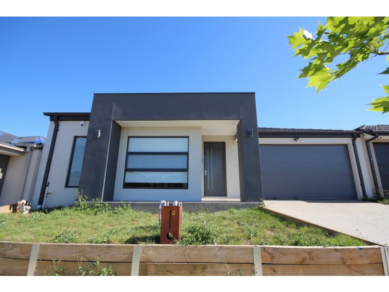 9 Coldfall Way, Mickleham VIC 3064