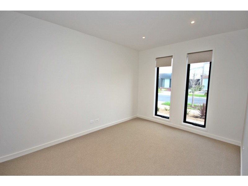 5 Cavell Drive, Craigieburn VIC 3064