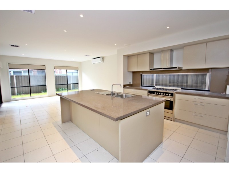 5 Cavell Drive, Craigieburn VIC 3064