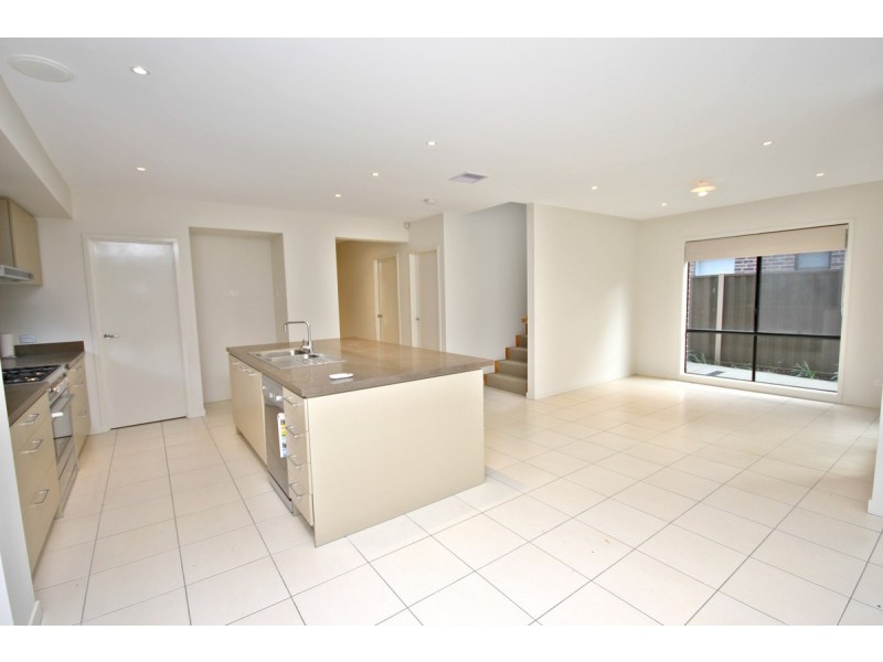 5 Cavell Drive, Craigieburn VIC 3064