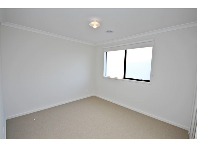 5 Cavell Drive, Craigieburn VIC 3064