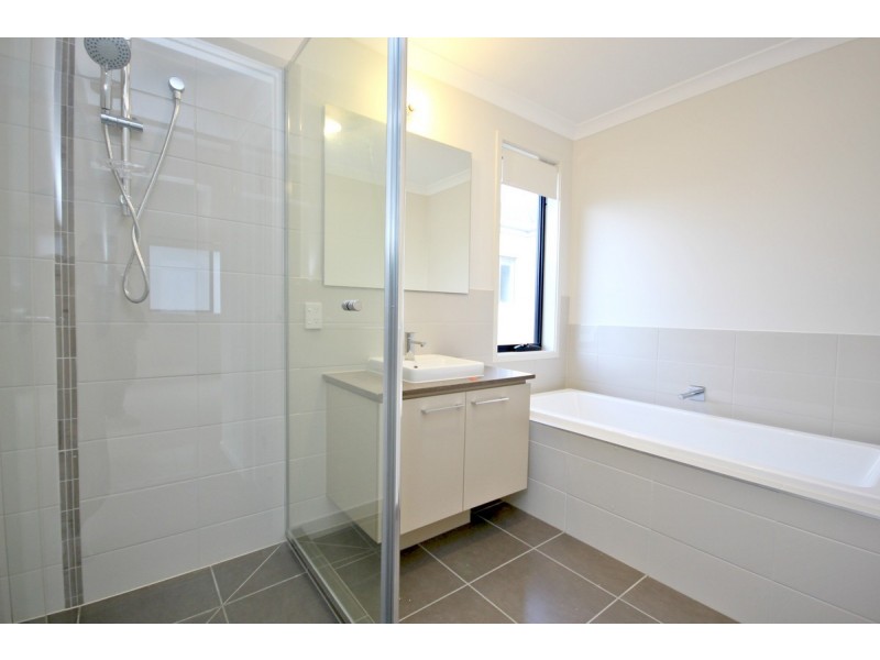 5 Cavell Drive, Craigieburn VIC 3064