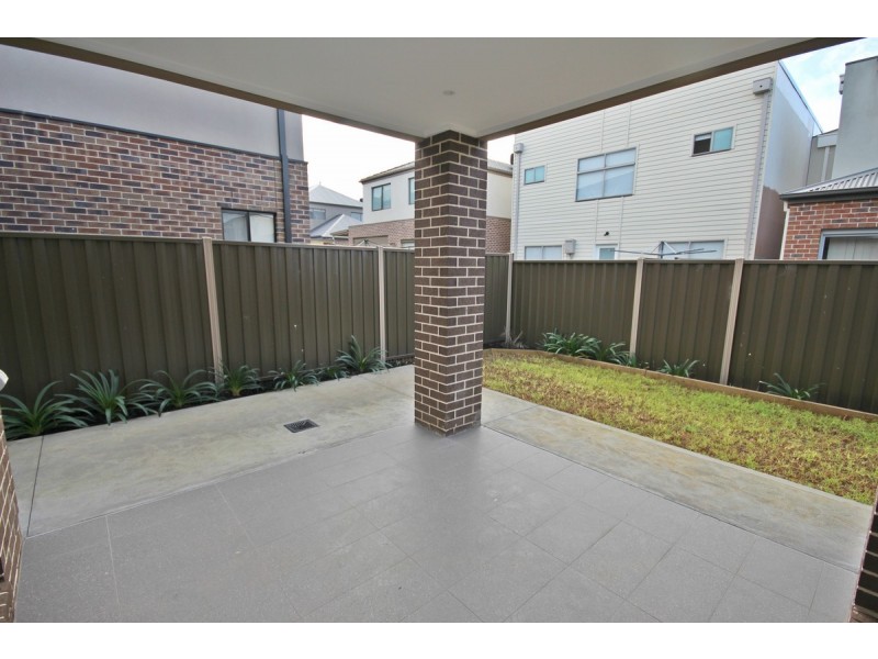 5 Cavell Drive, Craigieburn VIC 3064