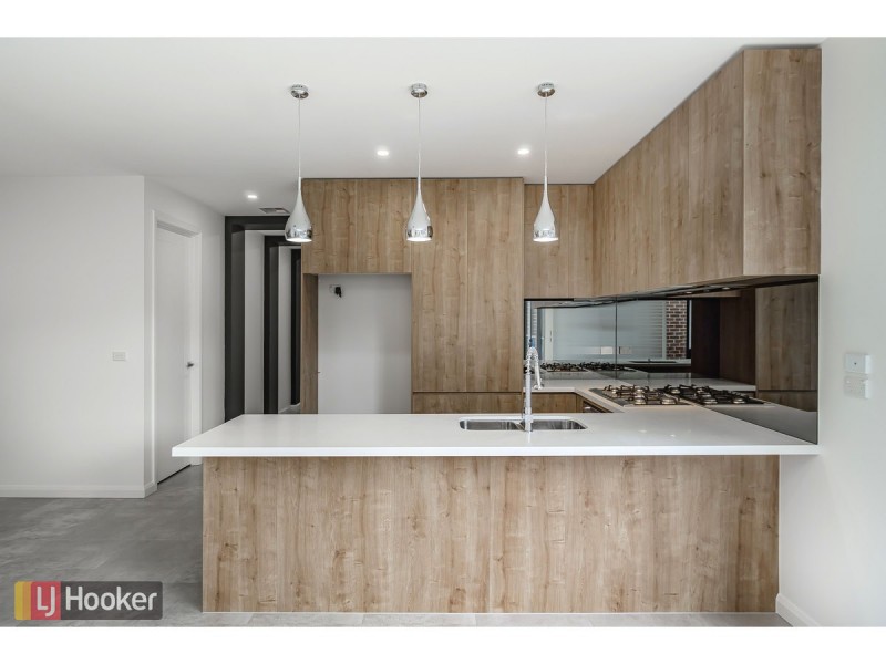 102 Gallantry Avenue, Craigieburn VIC 3064