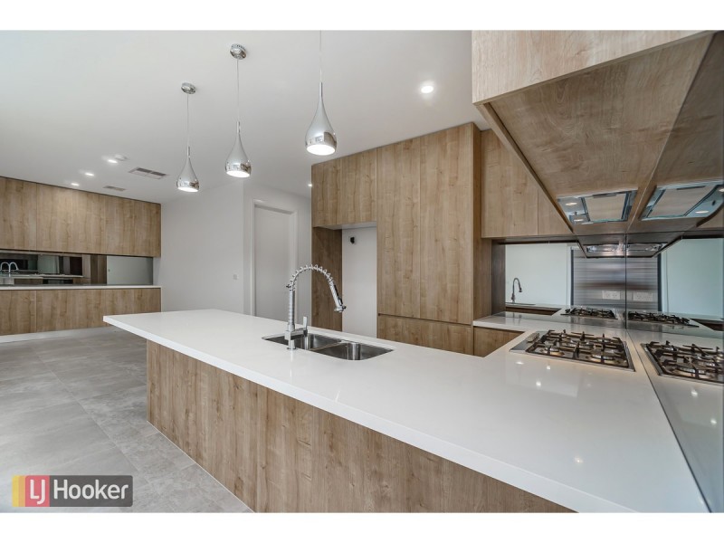 102 Gallantry Avenue, Craigieburn VIC 3064