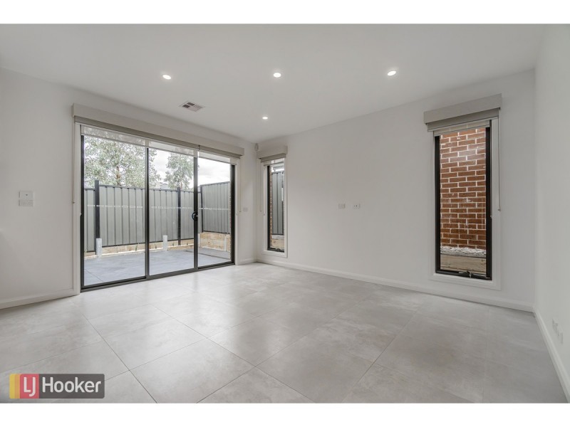 102 Gallantry Avenue, Craigieburn VIC 3064