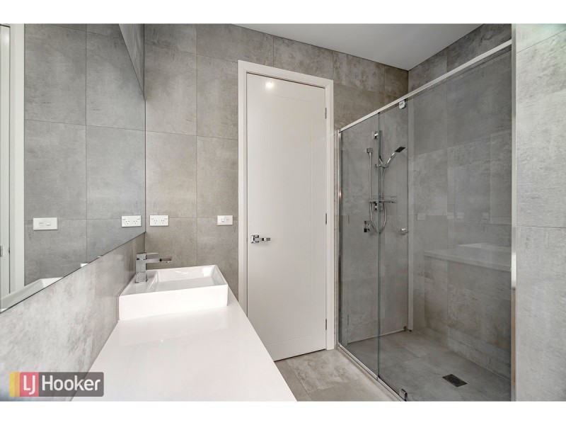 102 Gallantry Avenue, Craigieburn VIC 3064