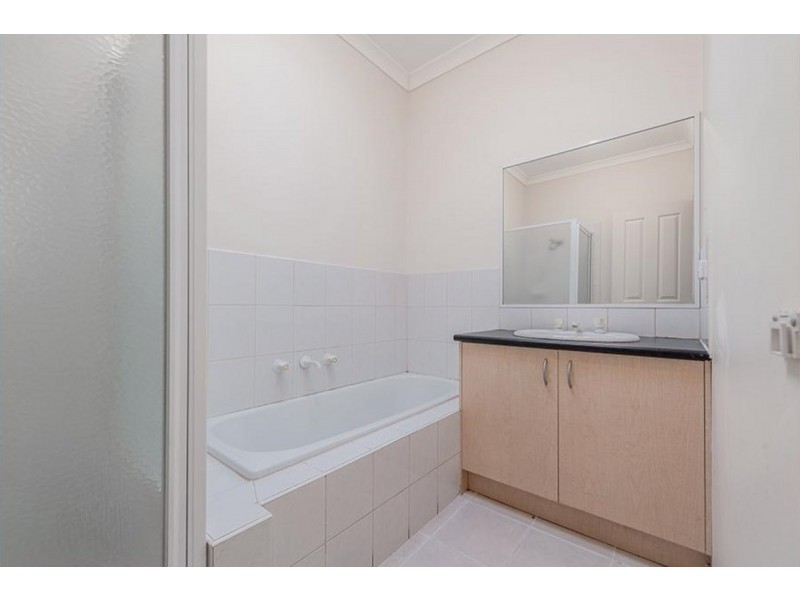 5 Shannon Grove, Roxburgh Park VIC 3064