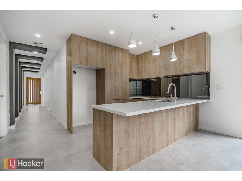 102 Gallantry Avenue, Craigieburn VIC 3064