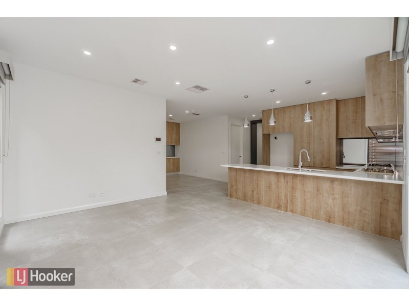 102 Gallantry Avenue, Craigieburn VIC 3064